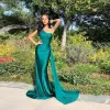 الأنيقة الزمردية خضراء واحدة من الفساتين حفلة موسيقية الكتف بلا أكياس العباءات المسائية الطويلة البسيطة ساتان مناسبة خاصة لباس وصيفه الشرف.