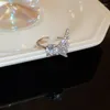 Klusterringar 2023 Korean Sweet Zircon Butterfly Wing Opening Light Luxury Fashion Finger Ring For Women Wedding Party Jewelry