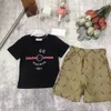 2023 Designer di lusso T-shirt per bambini Gonna con velo Set di abbigliamento Marchio di moda Estate Tesori per bambini e ragazze Felpa con cappuccio in cotone a due pezzi Bianco Aaa