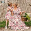 Roupas combinando para família Qunq Roupa de verão para pais e crianças Gola quadrada Estampa fashion Encadernação Manga com babados Vestido doce Roupas para mamãe e filha 230619