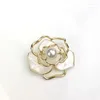 Broches à la mode creux Rose fleur pour femmes perle camélia mode broches élégant Corsage broche mariage fête bijoux accessoires
