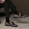 Men Multicolor handbeklaagde canvas Fringe Tassel Men Casual schoenen Slippen op puntige teen bloemen borduurwerk flats loafers