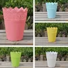 Fioriere Vasi Vaso da fiori Portafiori cavo in plastica Piante grasse Vaso per piante in vaso Corona di fiori traforati in pizzo Accessorio per scrivania di casa