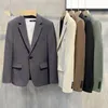 Abiti da uomo 2023 Primavera Uomo Casual Blazer Cappotto Moda coreana Slim Bottoni tinta unita Giacca da uomo d'affari Tuta sportiva D05