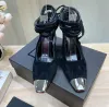 2023 Neue Designer-Schuhe Sandalen Damen-Stil Riemen Hufeisenabsatz High Heel Sandalen Luxus Sandalen Mode Bandage Größe 35-41