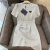 Plus Size Kleider Designer Brief Abzeichen gestrickt für Frauen Unregelmäßige schlanke sexy lange Röcke Sommerurlaub Stil Dame Freizeitkleid KMCF