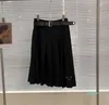 Vestido feminino de duas peças, roupas de treino de verão, mulheres, camisas curtas, saia plissada com letras