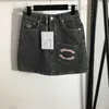 Saias Designer 23SS Denim Skirt Mini Bordado de bordado de bolso de bolso de meia qualidade de meia qualidade Clothes V1AZ