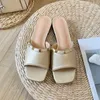 Chinelos de couro rebitados top sapatos de grife de luxo verão novas sandálias femininas moda confortável sapatos de praia ao ar livre respirável sapatos casuais sexy peep-toe plana 36-41