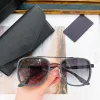 2023 Nouveau style de qualité supérieure, lunettes de soleil pour hommes et femmes en alliage de titane plein cadre noir cool, conception de lentilles rouge gris noir kaki vert, style décontracté de mode classique