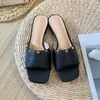 Chinelos de couro rebitados top sapatos de grife de luxo verão novas sandálias femininas moda confortável sapatos de praia ao ar livre respirável sapatos casuais sexy peep-toe plana 36-41