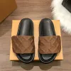 Zapatilla de diseñador con bolso sandalia de lujo hombres mujeres zapatos Piscina Almohada Confort Mulas en relieve cobre triple negro rosa marfil verano moda diapositivas zapatillas de playa