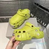 Designer Uomo Donna Sandali Stile punk Scivoli Infradito Ciabatte da spiaggia Rivetto in gomma Diapositiva taglia 35-44