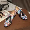 Moda Graffiti Print Low Top Zapatos casuales Remaches de colores mezclados Stud Flats Slip On Hombres Zapatos Runway Chaussures Hommes