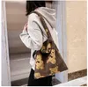 Abendtaschen Frauen Schultertasche Leinwand Flauschiges Fell Bär Handtaschen 2023 Trend Freizeit Solide Shopping Promotion Party