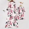 Aile Eşleşen Kıyafetler Bahar Sonbahar Anne Kızı Floral Baskı Elbiseleri Uzun Kollu O boyun elbisesi Ebeveyn Giyim 230619