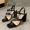 Sandali 2023 Fashion Street Summer Chunky Block Tacchi alti Piattaforma a fascia stretta Scarpe casual da donna con cinturino