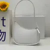 The Row Bolsa Meia Lua Em Couro Liso Mulheres Designer Com Alça De Ombro Plana E Fecho De Zíper Curvo Bolsa De Embreagem Sudeds Premium Touch Tendência Da Moda