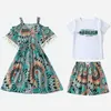 Familjmatchande kläder Familj Matchande kläder Summer Beach Mother Daughter Floral Dresses Dad Son Cotton T-shirt Shorts Par Outfit Seaside 230621