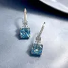 Kolczyki stadnina 925 Silver Ear Hook Luksusowy Inkrustowany 10 Blue Treasure Square Pagoda High Carbon Diamond
