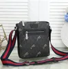 새로운 남자 크로스 바디 숄더 가방 스타일 다양한 크기 핸드백 럭스 디자이너 가방 Pochette 다중 포켓 패션 메신저 가방 판매