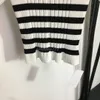 T-shirt damski 2023 Kobiety Summer Knit Tee Designer Tops z pasiastymi guzikami Milan Runway Ubranie Ubranie High End marka Elastyczność Sweter H9RU