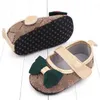 Toddlers Bebek İlk Yürüyüşçüler Moda Lüks Erkek Kız Sabahları Bowknot Anti Slip Bebek Prewalker Ayakkabıları Tasarımcı Çocuk Ayakkabıları