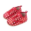 Babyschoenen WUOOYOQ Baby Baby Jongens Meisjes Mocassins Sneakers PU Leer Zachte Zool Dot Print Prewalker Antislip Schoenen Walker