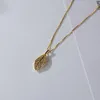 Pendanthalsband 2023 Kontraktade Senior Metal Leaves Modeling Short Necklace Fashion Women Shiny Crystal Fine Jewelry