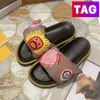 YK pompoenen pantoffels designer dames Zwembad Kussen glijdt plat Comfort Muilezels sandalen schoenen Reliëf sliders platform Glijbaan zomer Brood slipper cool strand Sandaal