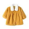 Jackor Kids Girl Autumn Winter 2023 Korean tjock varm faux pälsjacka Rockar Barn Kläder avvisar krage solid ytterkläder w07