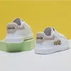 First Walkers Spring/Autumn Baby Shoes Couro Criança Meninos Meninas Tênis Fofo Urso Sola Macia Tênis Branco Moda Sapatos Infantis 230620