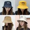 Geniş Memlu Şapkalar Kova Kadınları Çift İşlemeli Smiley Balıkçı Şapkası Toptan Çift Taraflı Havza Kapağı Mevsimsel Güneş 230620