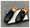 2023 Princetown Designer Slipper Frauen Mules Slipper Lederrutschen Metallkette bequemer lässiger Schuhspitze Samt Slipper mit Box DS0005