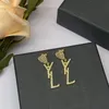 Diamentowe kolczyki stadninowe projektant dla kobiet złota biżuteria litera urok kolczyka