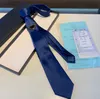 Med Box Mens Tie Designer Silkband för män Fashion Wedding V Letter Bow S Desginers Cinturones Mujeres Ceintures Ceinture 2201141