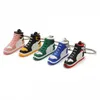 Creative Mini PVC Sneakers Keychains for Men Women Gym Sportskor Keychain Handbag Chain Basketball Shoe Nyckelhållare Bulkpris