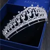 Coiffes Bijoux en argent Famille royale britannique Perle Accessoires de cheveux de mariage Couronne Diadèmes