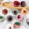 Suszone kwiaty sztuczne na ślub 100pcs jedwabna herbata róże głowa home dekoracje do domu świąteczne girland materiały rzemieślnicze