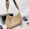 Vita högkvalitativa axelväskor Kvinnor Hobo Bag Wide Strap Underarm Purse Designer Handväska Läder Shopping Crossbody Väskor Handväskor 230621