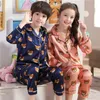 Familjsmatchande kläder pojkar Silk Pyjamas Autumn Winter Long Sleeve Children's Cloth Girl Sleepwear Set Girls Pyjamas Set for Kids Pyjamas Set 230621