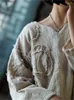 البلوزات النسائية نساء Wrinke Cotton Linen v الرقبة بلوزة سيدات صلبة ملونة مطرزة قميص أنثى 2023 قمم الصيف الربيع