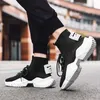 Spring Hot Mesh Black Mesh Shoes Men Respirável Leve Tênis Chunky Masculino Confortável Macio Casual Shoes Men Plus Size 47