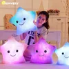 Peluche Light - Up toys Illumina il cuscino peluche Luminoso Kids LED Light Star Stuff Cuscino colorato incandescente Simpatico peluche Cuscino Regalo di compleanno per ragazze 230621