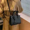 Lüks el çantası tasarımcı omuz çantaları tote çanta kadın yüksek kaliteli moda deri çantalar küçük alışveriş çantaları klasik debriyaj çantası küçük kılıf çantaları 25cm