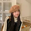 日本のシンプルなメタルラベルラビットヘアブレンドベレー帽の女性ファッションウォームペインターハットアウトドアストリート写真カボチャキャップL230523