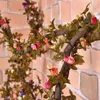 装飾的な花人工ローズラッタンウェディングホームデコレーションプラントグリーンリーフガーランドウォールデコレーションブドウの偽の植物