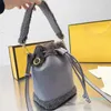 2023 yeni totes lüksler çanta çanta çanta kadınlar vintage bükme kova kış peluş alışveriş çantaları tasarımcı çanta tote çanta mektubu crossbody cüzdan
