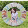 Gioco di sabbia Divertimento in acqua All'aperto Addensare Rullo per piscina gonfiabile in PVC Galleggiante Strisciante Ruota idraulica gigante colorata Arcobaleno Palla giocattolo per bambini Adulti Erba 230621