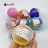 Balon 100pcs 45 mm Pół kolorowe plastikowe zabawki kapsułki Kulka niespodzianka z różnymi zabawkami Mini Dolls pojemnik na automat 230620